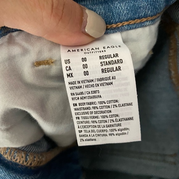 AE ripped highest waist mom jeans - Picture 9 of 9